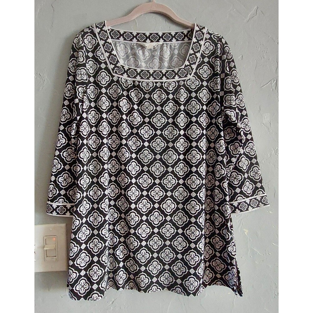 Magnolia Grace black white  blouse L,19 Inch Of Armp To Armp Liquid Point Blouse